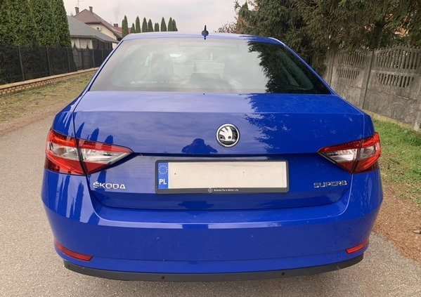 Skoda Superb cena 69900 przebieg: 137000, rok produkcji 2018 z Człopa małe 742